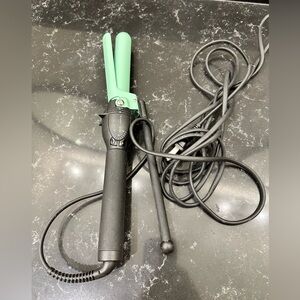 Barely used Harry Josh 1.5” Marcel Wand
Perfect condition no box